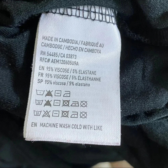 AEO L black‎ “Chardon Heyyy” v-neck top - Picture 5 of 5